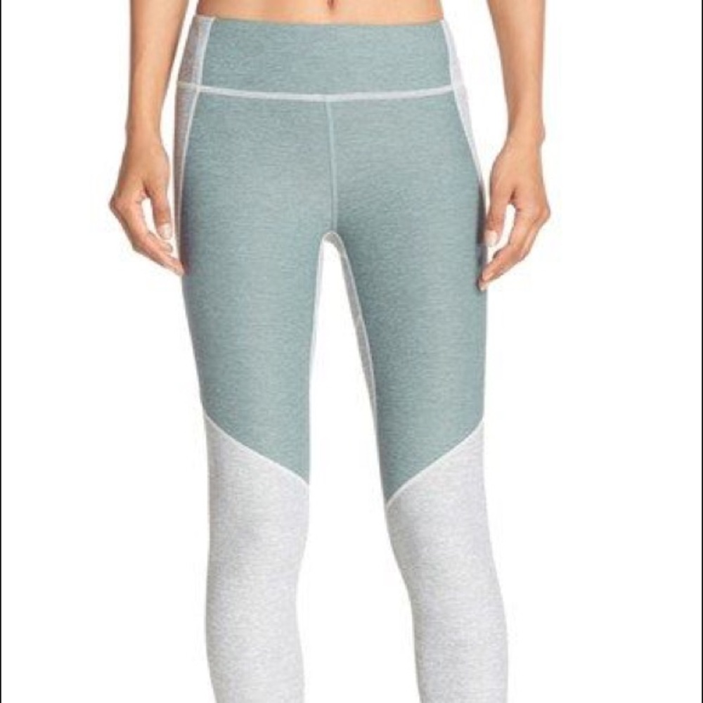 Outdoor Voices 3/4 two-tone leggings XS